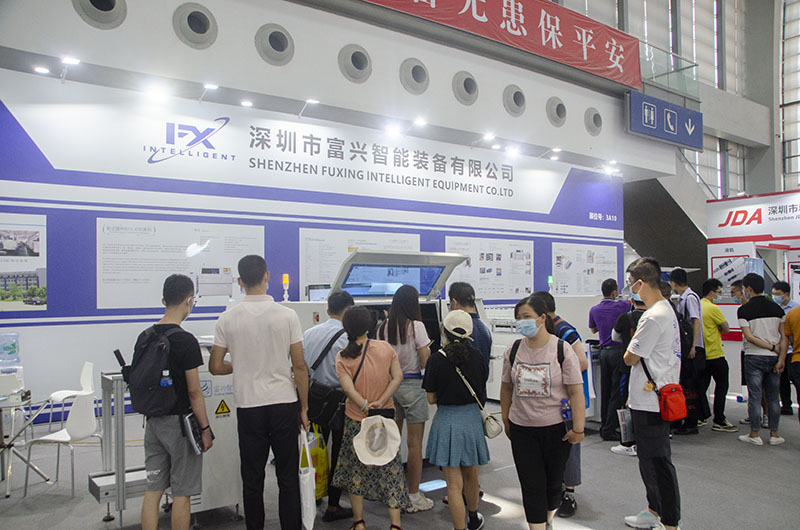 自動(dòng)立式插件機(jī)被越來越多的中小型企業(yè)所接受